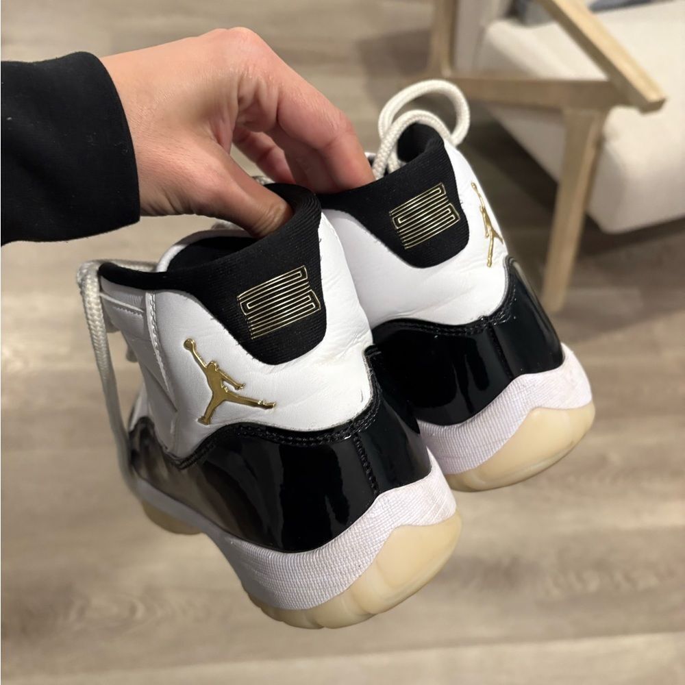 Air Jordan 11 Retro "Gratitude" sneakers - Picture 9 of 10